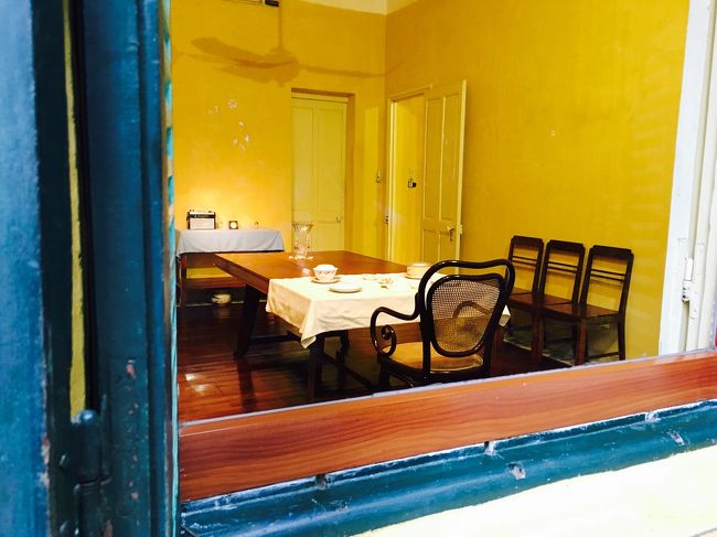 壁も黄色って疲れるよね<br />きっと