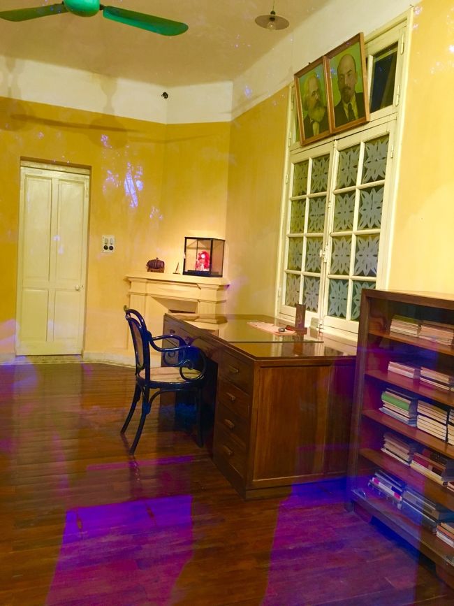 執務室には日本人形