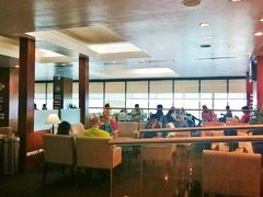 朝食を摂ろうとコパ航空のラウンジにいったが、多くの利用客でごった返していた。