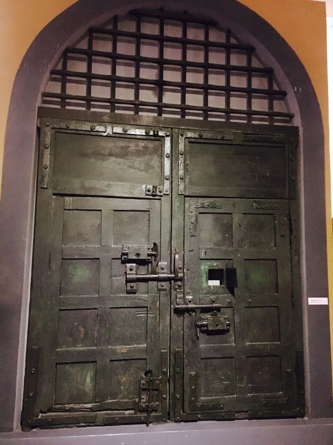 威圧感のある扉です