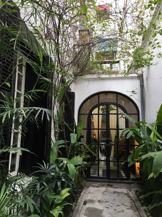 歩いてランチにいきます<br />せっかくなので一度はベトナムフレンチを<br />ラバディアン<br />