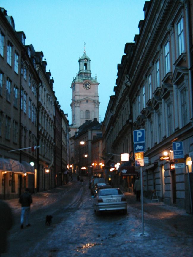 旧市街の塔。<br /><br />ストックホルムにはいくつもの中洲のような島が点在し、橋や航路で結ばれている。