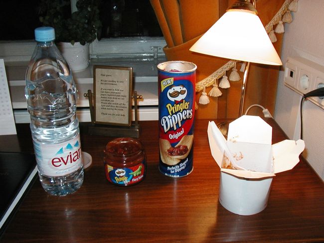 夕食はコンビニのデリ。<br /><br />飲みながら明日の観光ルートをじっくり練った。