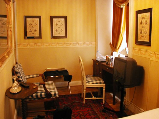 こちらリビング側。<br />一泊朝食付き7000円ほど。なかなかリーズナブルだ。<br /><br />ここに２連泊し、明日は丸一日、ストックホルムでのんびりする。