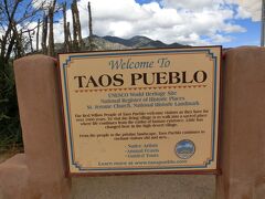 1992年にユネスコ世界遺産に登録されたタオス・プエブロです。
入場料は14ドルです。