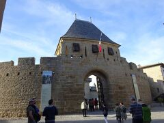 コンタル城： 11世紀から13世紀に建造された堅固な城