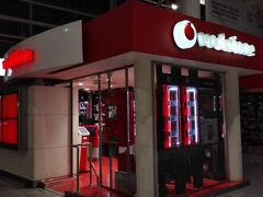  22:00 リスボン到着！
まだ開いていたVodafoneのショップで４GB12.5ユーロのSIM購入。

バスで最寄りの停留所まで3.5ユーロ。
バスの写真撮り忘れちゃった。
出てすぐのとこにあった。