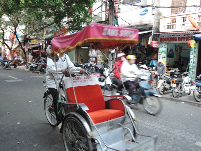 「文廟」観光後は旧市街の散策へ。<br />李朝時代から栄える職人町。