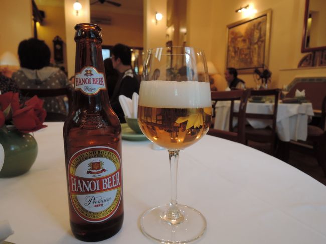飲み物は別料金ということで、ハノイ・ビールをオーダー。<br />昼間からアルコール、少し躊躇しましたが、そんな自分を解放！<br />（これも大げさ）