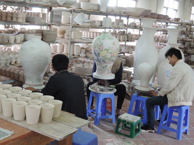 ３階以上は工房となっていて、製作風景が見学できます。