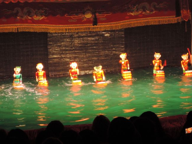 簡単なパンフレットをいただきましたが、正直ストーリーはよく分かりませんでした。<br />純粋に人形の動きを楽しむしかないという感じです。