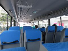 おはようございます。
昨晩は石垣島に到着してホテルにチェックインしただけで終わってしまいました。
今日は夜の東京・羽田便までの一日レンタカーを借りて石垣島を一周します！
今回も飛行機は出てきませんので悪しからずご了承ください(^^;)
まずはホテルの無料送迎バスで石垣空港に向かいます。