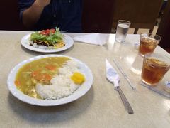 で。チェックアウトぎりぎりまで寝ていて、
チェックアウト後温泉を堪能。

その後、相変わらずジャッキーに向かいます。
今日はライスカレーとタコライス。
ランチサービスのアイスティーがついています。

で、昨日のお姉さんに
「お帰りなさい。タコスどうしますか？」と聞かれて、
タコスも食べました。

帰りにお姉さんが
「お母さん、この方たち昨日もきてくれたんだよ」といって、
おまけにちんすこうもいただきました。
（ちんすこう自体は、JALに乗ったらもらえるちゅらなびを見せれば、
もらえる奴です）

で、荷物を受け取って、一路タクシーで空港へ。