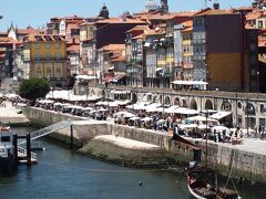 ドン・ルイス1世橋　渡ってる所！！
カイス・ダ・リベイラが　みえるCais da Ribeira
この辺一帯に　レストラン