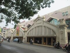 ドンスアン市場に着く。
今回、この市場内には入らなかった。