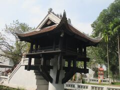 霊沼池（リンチエウ）と言う池に立つ
延祐寺の楼閣、一柱寺。「蓮花台」とも言う。
当初は石の柱だったが、現在はコンクリート柱。