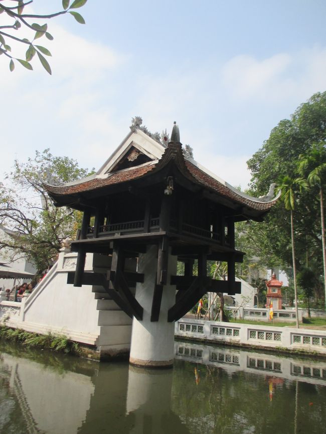 霊沼池（リンチエウ）と言う池に立つ<br />延祐寺の楼閣、一柱寺。「蓮花台」とも言う。<br />当初は石の柱だったが、現在はコンクリート柱。