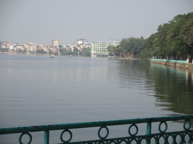 タイ湖に出る。