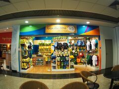 ところ変わってサンパウロ（コンゴーニャス）国内空港内にある「リオデジャネイロ・オリンピック公式ショップ」。

２０１６年はリオ・オリンピックイヤーです。８月５日が開幕です。