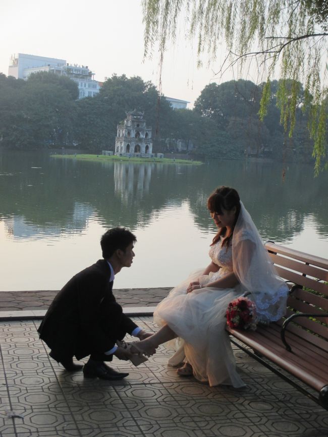 ベトナムでは定番の写真撮影をしていた。