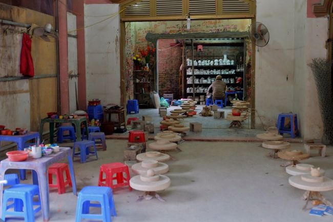 工房や焼き物作り体験教室がありましたが、あまりこれといったインパクトもなく20分ほど散策してターミナルに戻ってきた。<br />観光客らしき人もまばらであまり活気もなかったけどいつもこんな感じなのか…