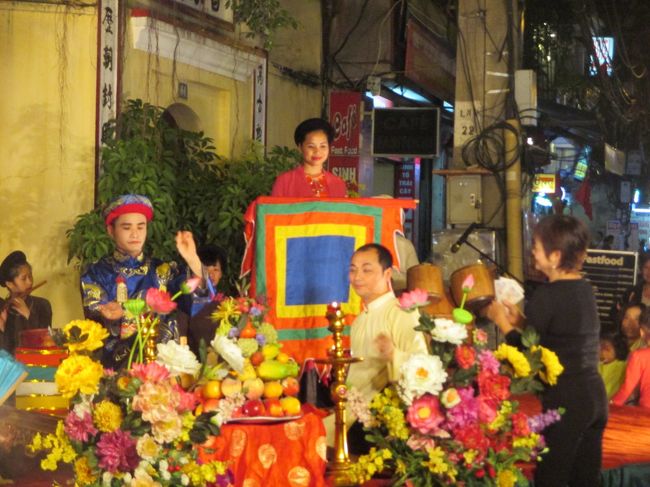 最後にやはり１００ドン紙幣をばらまいて終わった。<br />