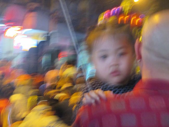 ぶれてるけど、タービエン通りを進む。