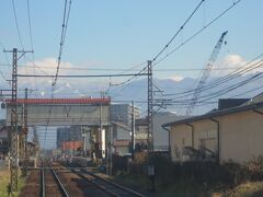 桐原駅を通過します。

遠くには志賀高原周辺の山々が見えます。