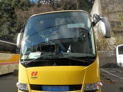 これは名古屋方面の湯快リゾート利用者バス。時間になるまでバスはここで待機。エントランスまで移動。