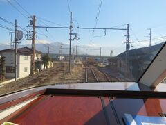 村山駅を通過します。