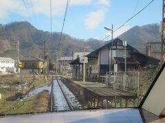 中野松川駅を通過します。