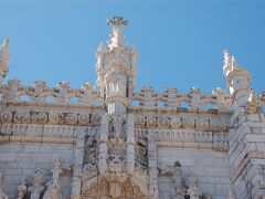 大航海時代の財産をつぎ込んで建てられたジェロニモス修道院はマヌエル様式の最高傑作だそうです。よくわかりませんが。。。
ベレンの塔と一緒に世界遺産に登録されています。