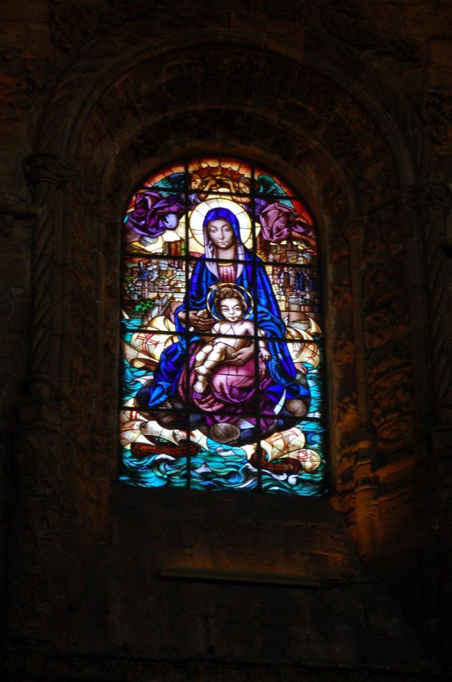 聖母マリアとイエスキリスト<br /><br />ステンドグラスはとってもきれいでした。