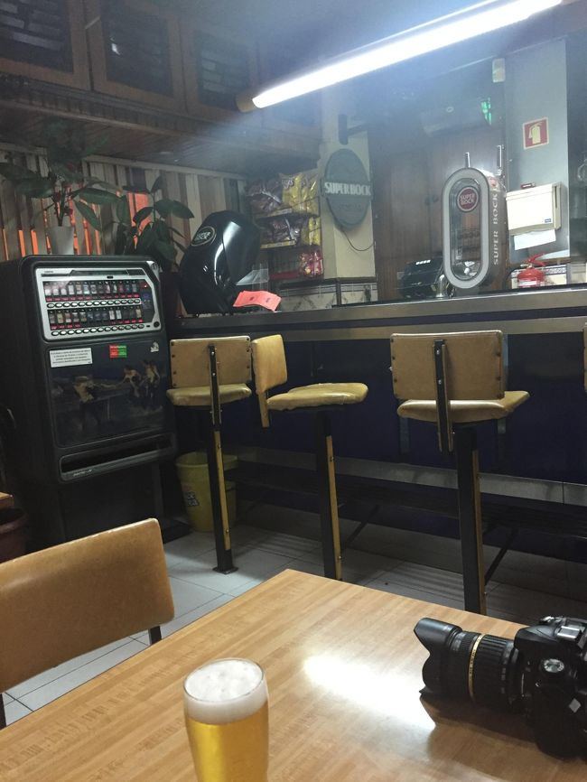 夜はお客様と地元のバーに行きました。<br />言葉がわからないなりに、ビールを注文。<br />