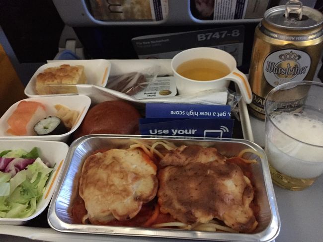 機内食1回目ーー！<br />ビールが美味しい♪