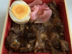 新大阪駅に到着。
自宅に戻っても食料もないし、スエヒロでお弁当を♪
牛すじ弁当ミニサイズ、超美味でしたー。
2015年は最前列でのライヴ参戦、スーパードライのCM撮影にも参加できたし。
聖水コップもGETできて、ずっと行きたかった稲佐山とカウントダウンにも参戦できました。
ましゃのライヴ運はすべて使い果たしたかも(-_-;)
2016年もたくさん参戦できますように！！