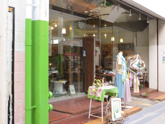 最初から楽しみにしていた<br /><br />ユーグレナモール内の「ひらりよ商店」で<br /><br />紅型体験をします。