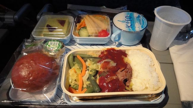 夜ごはん。<br />ボリュームがすごかったです。<br /><br />味は、思ったよりも私は全然食べられました。<br />結構塩気が強かったですが・・・。