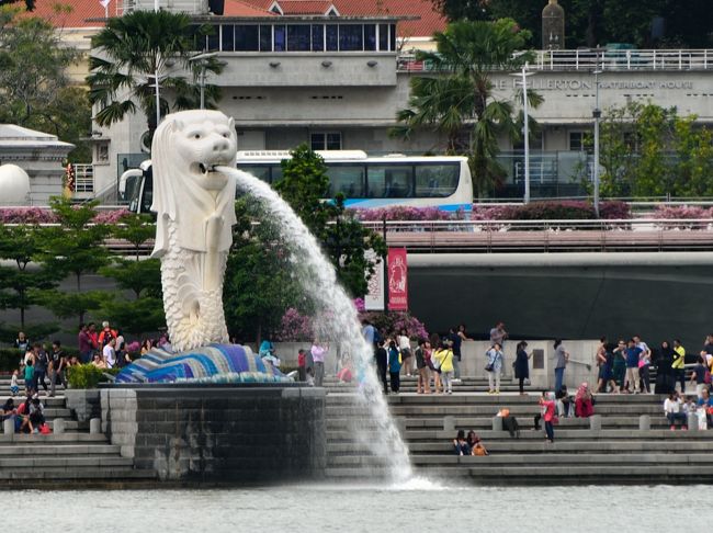 マーライオンパーク<br /><br /><br />ここは日中の観光地としてあまり期待しない方が良いですよ。<br /><br />行くなら夕方が最高です。