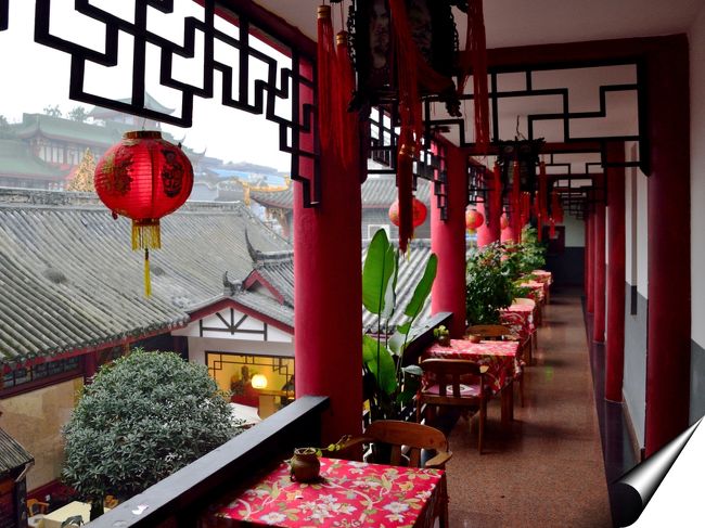 夢之旅文君楼ホテルの廊下。<br /><br />中国らしい雰囲気が素敵です。