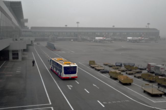 霞む成都双流国際空港<br /><br />最後まで中国は霞んでいました。