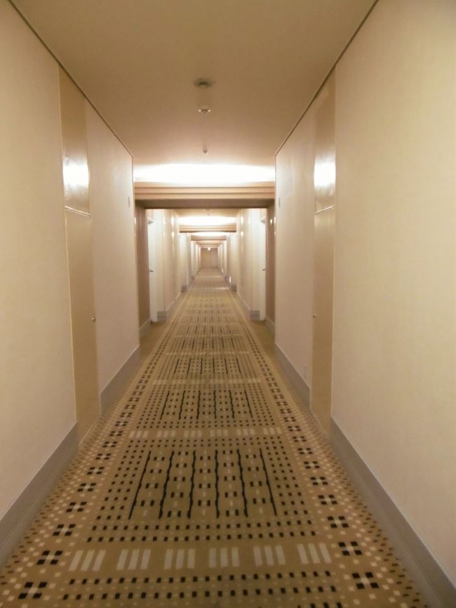 一度部屋に戻り、夕食のために出直すことにした。