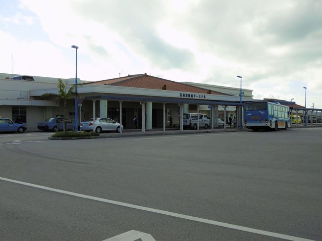 空港から離島ターミナルまでは、路線バスで。<br /><br />１４時４０分発西表島行きで、大原港に向かうことにした。