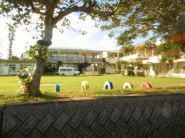 「古見小学校」横を通過。