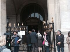 念願のガルニエでにバレエ鑑賞。
直前だったので、日本でしたチケット手配が出来ませんでしたが
当日チケットBOXでチケットをゲット出来ました。