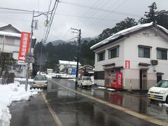 まず手前の出湯温泉共同浴場に行こう
ここは新しく改装されていると聞いている