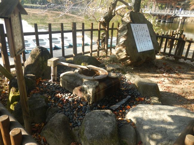 水琴窟。水の滴り落ちる音が琴の音色のように聞こえるようになっている。