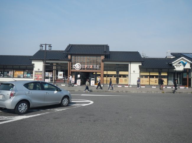 京都駅前から新宿行きの高速バスに乗る。<br /><br />草津ＳＡでトイレ休憩。