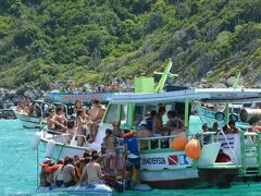 【リオでアイランドホッピング】

あの船、乗りすぎじゃねぇ～？だ...だいじょうぶ....？