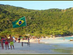 ②【フォルノ海岸 Praia do Forno】

ここは潜水艦の浮かぶ海


